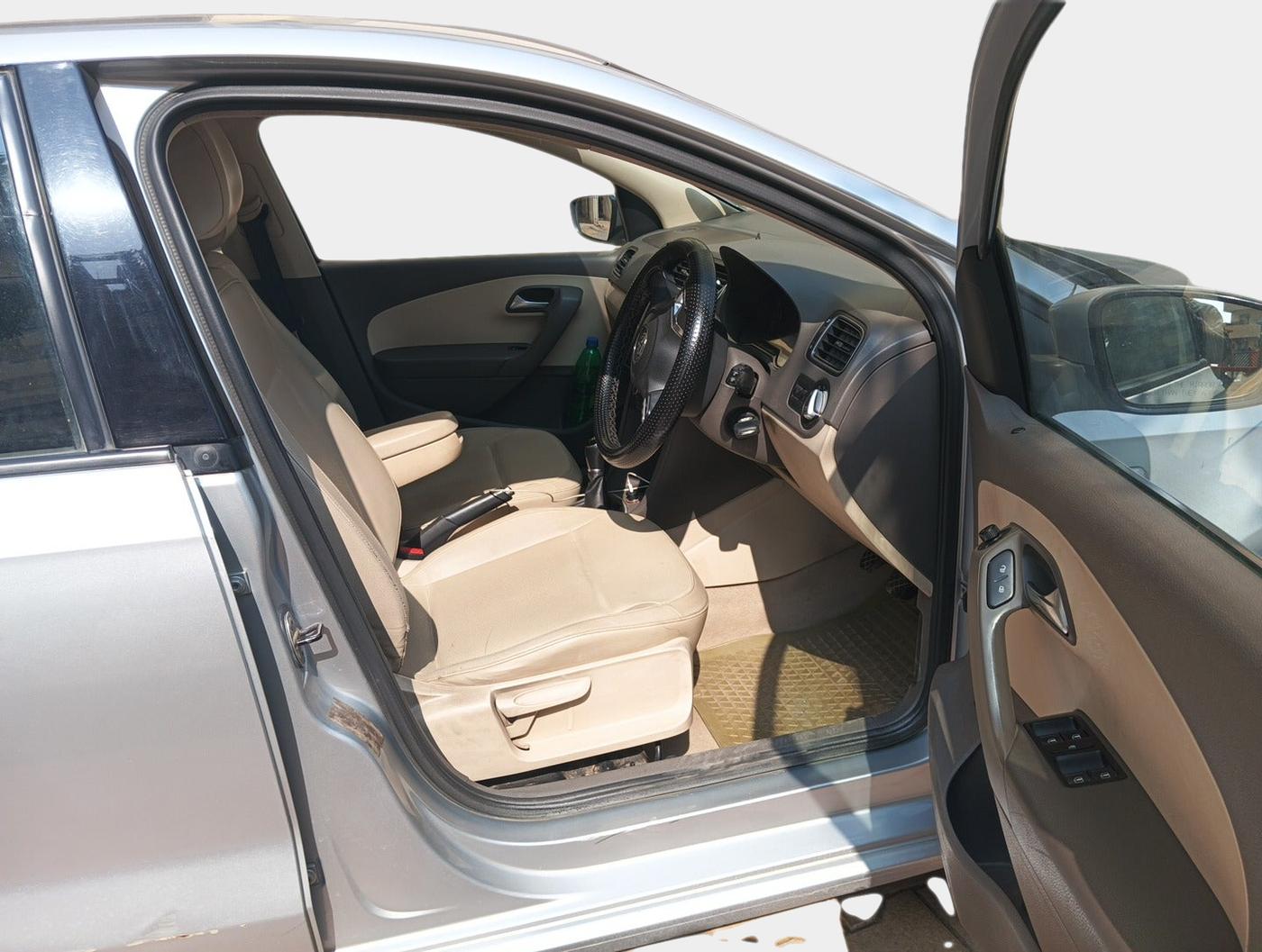 2012 Volkswagen Vento HIGHLINE 1.6 MPI, Petrol, Manual, 72,915 km, interior