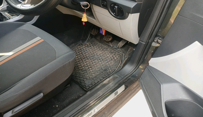 2023 Skoda KUSHAQ AMBITION 1.0L TSI MT, Petrol, Manual, 15,796 km, interior