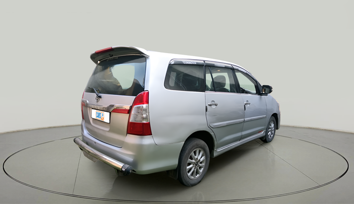 2012 Toyota Innova VX 2.5 8 STR, Diesel, Manual, 2,82,368 km, exterior
