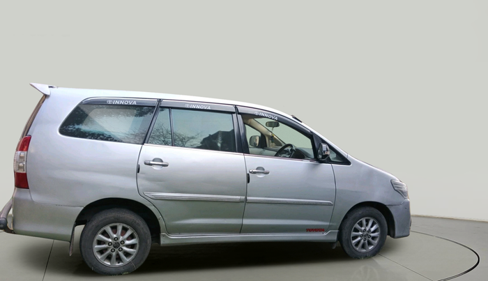 2012 Toyota Innova VX 2.5 8 STR, Diesel, Manual, 2,82,368 km, exterior