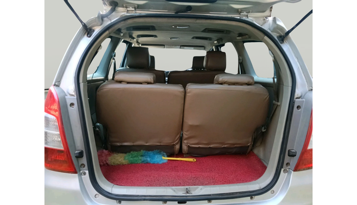 2012 Toyota Innova VX 2.5 8 STR, Diesel, Manual, 2,82,368 km, exterior