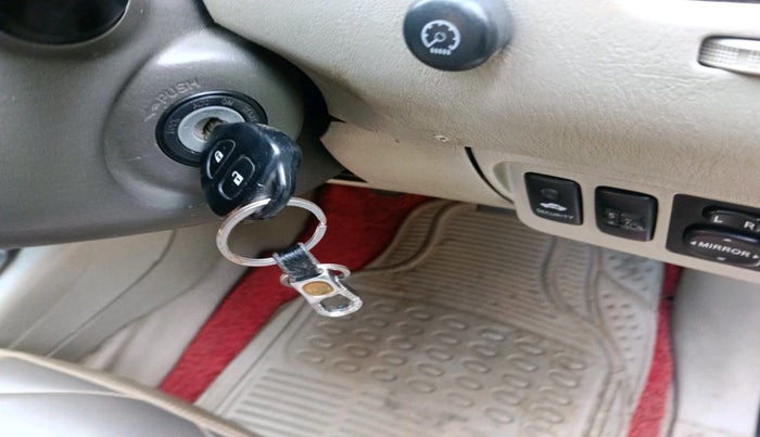 2012 Toyota Innova VX 2.5 8 STR, Diesel, Manual, 2,82,368 km, interior