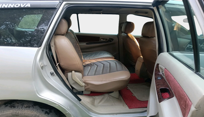 2012 Toyota Innova VX 2.5 8 STR, Diesel, Manual, 2,82,368 km, interior