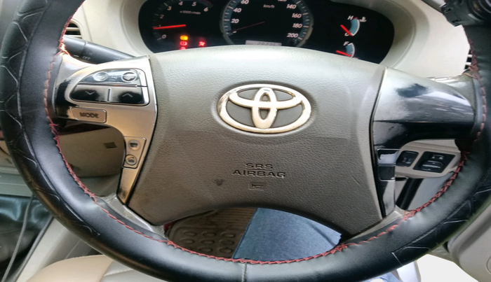 2012 Toyota Innova VX 2.5 8 STR, Diesel, Manual, 2,82,368 km, interior
