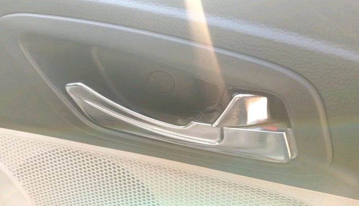 2019 Mahindra XUV300 W8 (O) 1.2 PETROL, Petrol, Manual, 86,995 km, interior