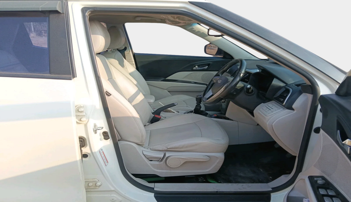 2019 Mahindra XUV300 W8 (O) 1.2 PETROL, Petrol, Manual, 86,995 km, interior