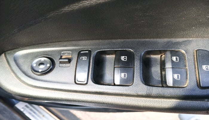 2021 Hyundai VENUE S 1.2, Petrol, Manual, 37,738 km, interior