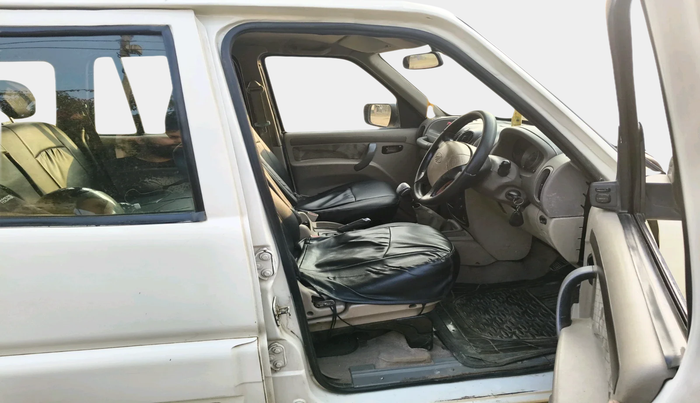 2013 Mahindra Scorpio VLX 2WD BS-III, Diesel, Manual, 1,19,635 km, interior