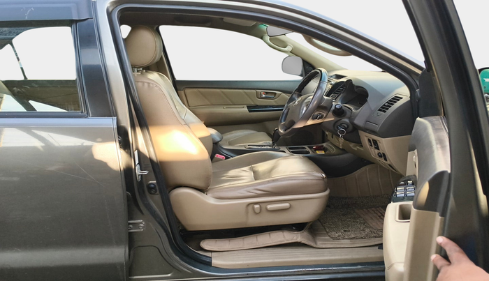 2013 Toyota Fortuner 3.0 4X2 AT, Diesel, Automatic, 1,11,310 km, interior
