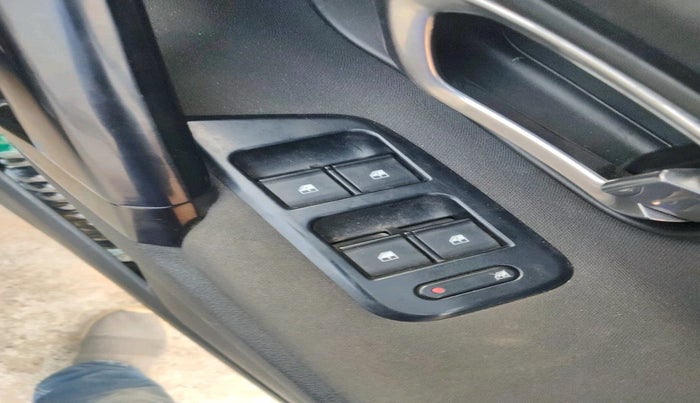 2021 Tata Harrier XT PLUS 2.0L KRYOTEC DARK EDITON, Diesel, Manual, 50,236 km, interior