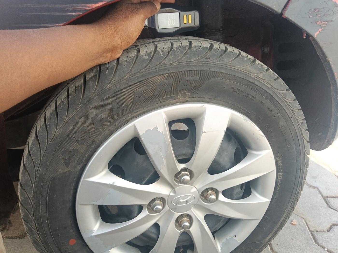 2013 Hyundai Eon MAGNA +, Petrol, Manual, 20,784 km, tyre