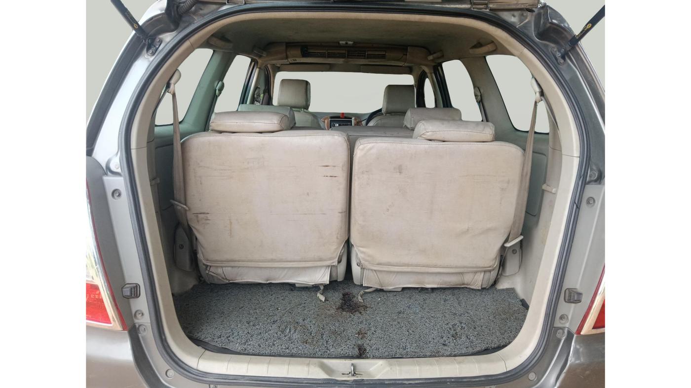 2012 Toyota Innova 2.5 G2 8STR, Diesel, Manual, 1,95,000 km, exterior
