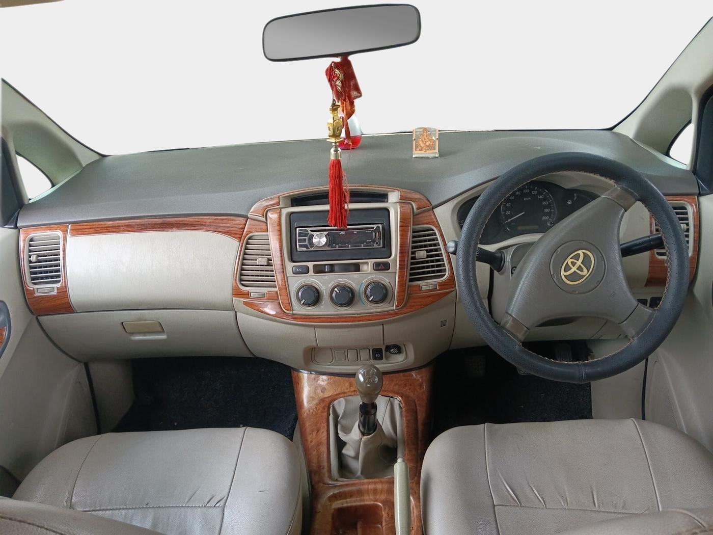 2012 Toyota Innova 2.5 G2 8STR, Diesel, Manual, 1,95,000 km, interior