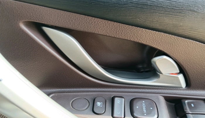 2014 Mahindra XUV500 W6, Diesel, Manual, 42,018 km, interior