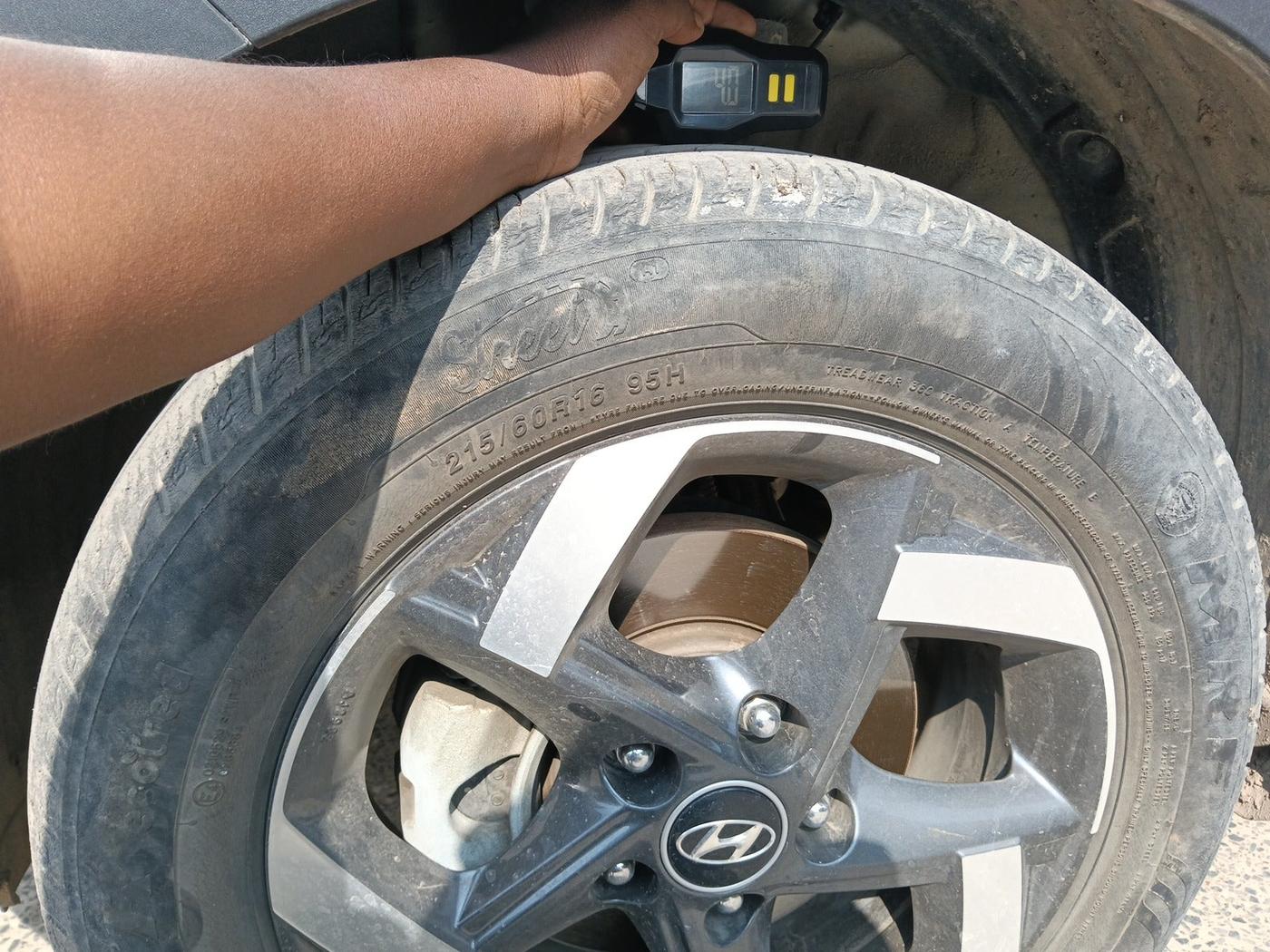2019 Hyundai VENUE SX 1.0 TURBO, Petrol, Manual, 32,935 km, tyre