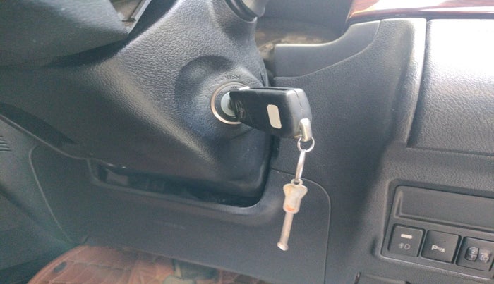 2017 Toyota Innova Crysta 2.4 GX 8 STR, Diesel, Manual, 1,95,099 km, interior