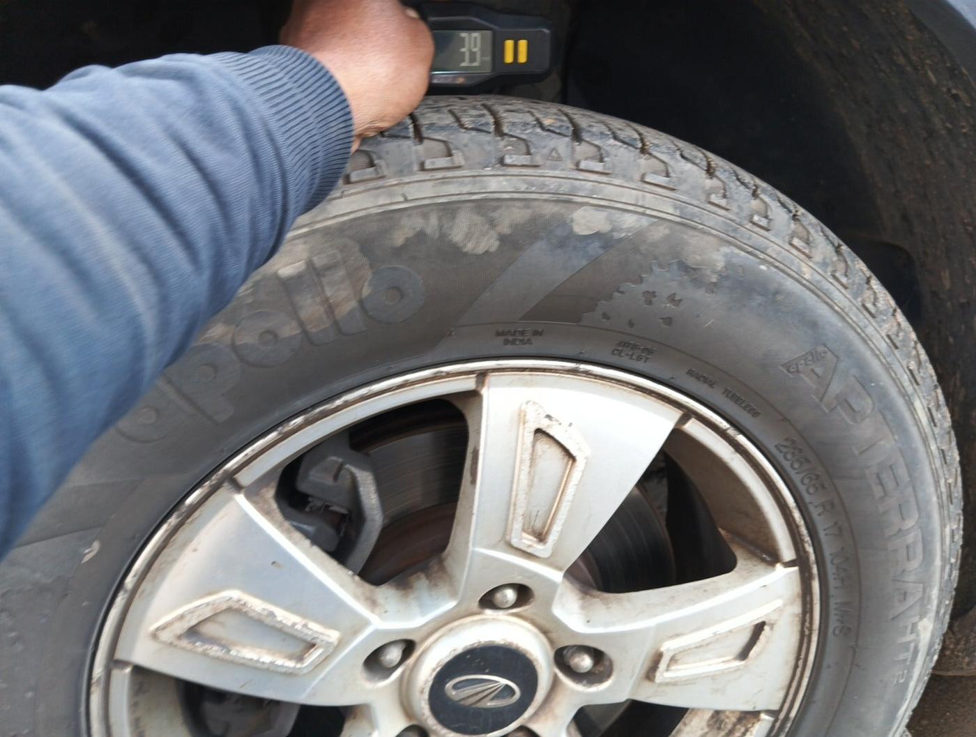 2011 Mahindra XUV500 W8 AWD, Diesel, Manual, 86,596 km, tyre