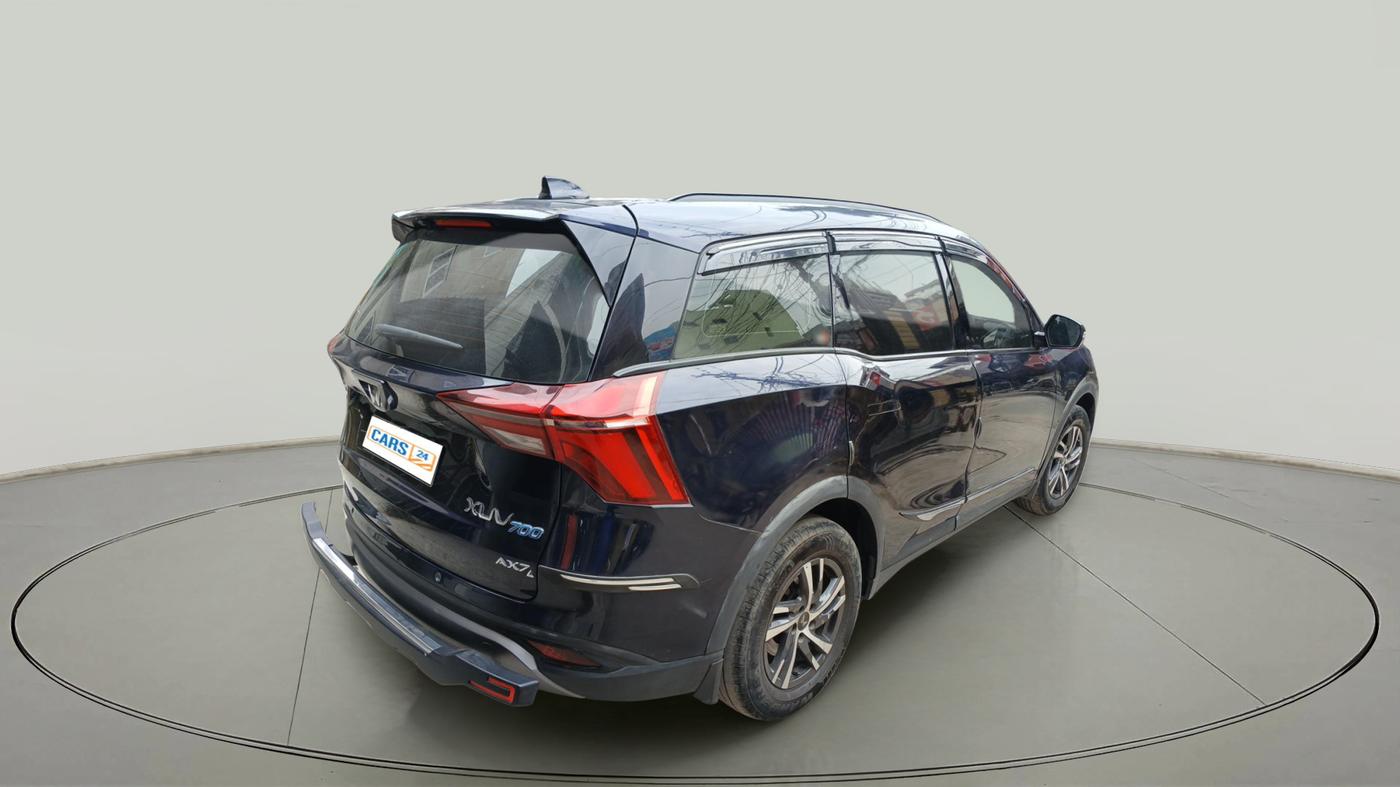 2022 Mahindra XUV700 AX 5 P MT 5 STR, Petrol, Manual, 72,417 km, exterior