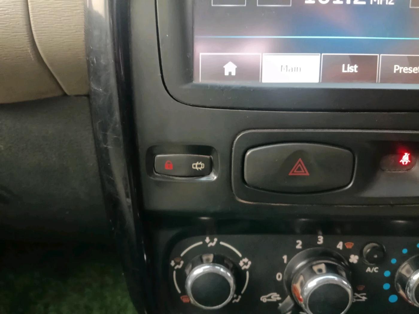 2015 Renault Duster 110 PS RXZ DIESEL, Diesel, Manual, 1,14,311 km, interior