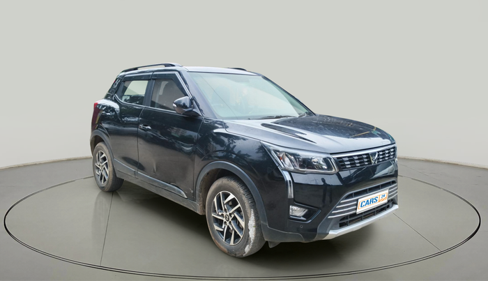 2023 Mahindra XUV300 W8 (O) 1.2 PETROL, Petrol, Manual, 31,234 km, exterior