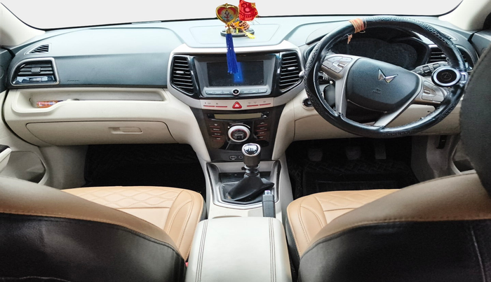 2023 Mahindra XUV300 W8 (O) 1.2 PETROL, Petrol, Manual, 31,234 km, interior