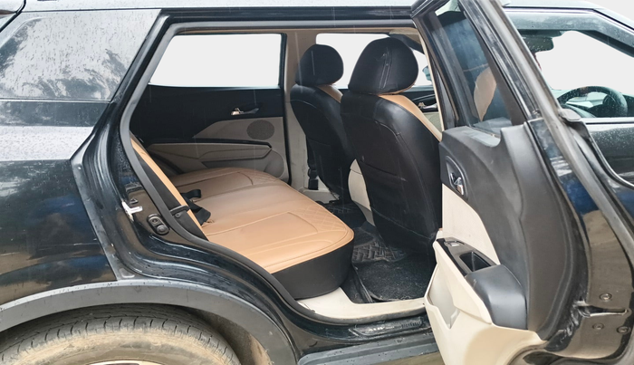 2023 Mahindra XUV300 W8 (O) 1.2 PETROL, Petrol, Manual, 31,234 km, interior