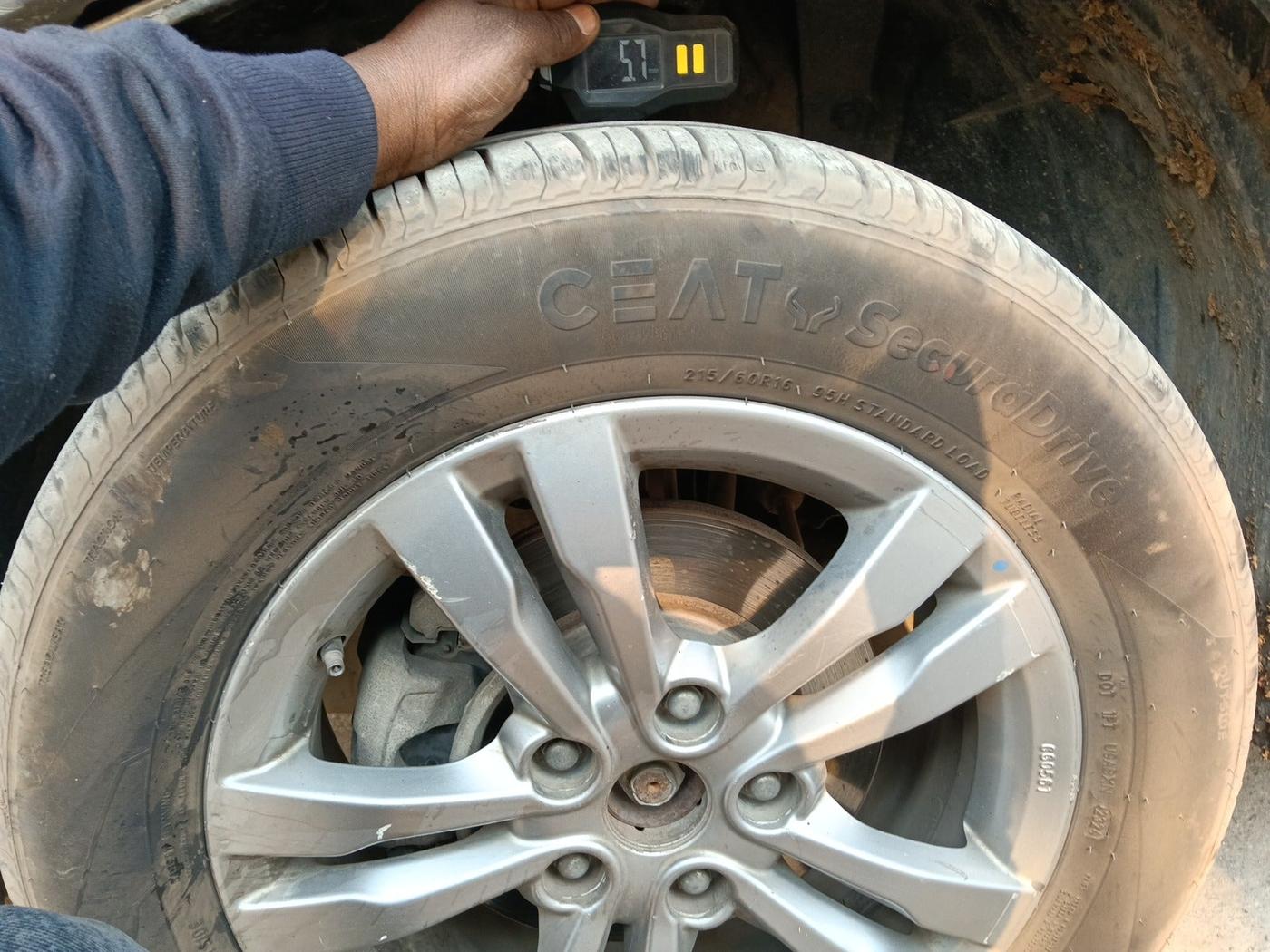 2017 Maruti Vitara Brezza ZDI, Diesel, Manual, 64,844 km, tyre