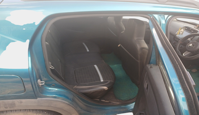 2021 Renault Kwid RXT 1.0 (O), Petrol, Manual, 15,440 km, interior