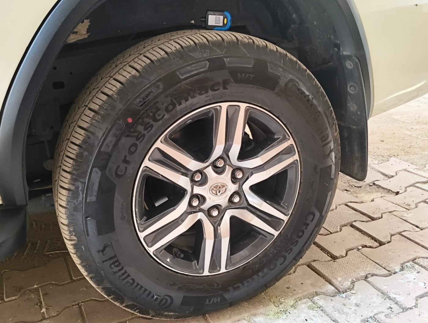 2022 Toyota Fortuner 4X2 MT 2.8 DIESEL, Diesel, Manual, 63,393 km, tyre