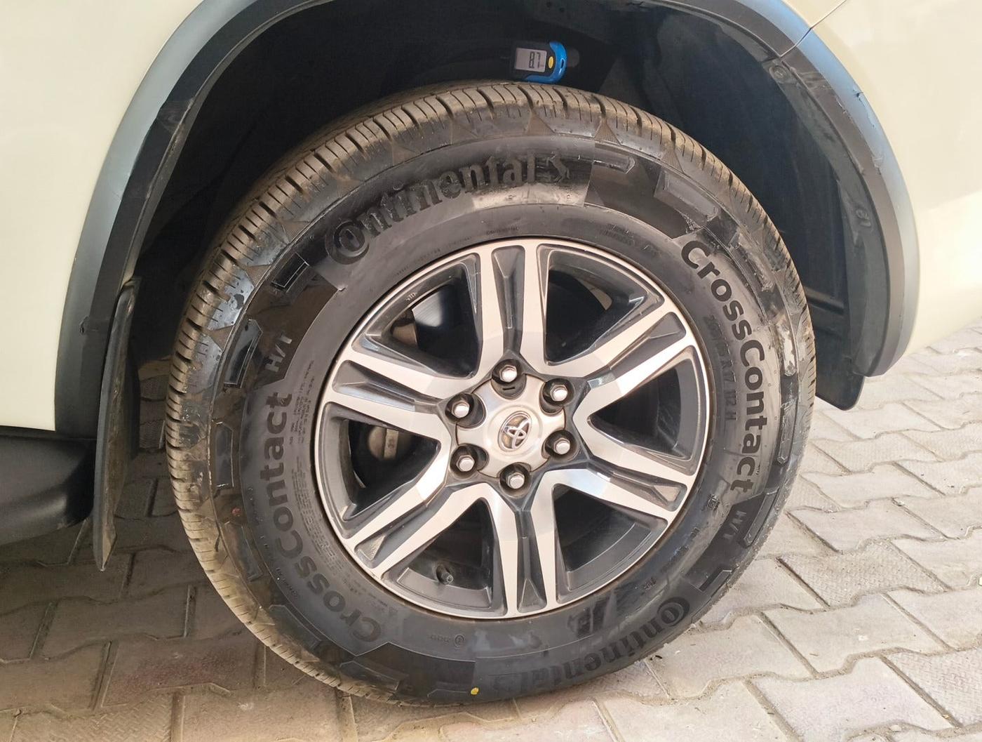 2022 Toyota Fortuner 4X2 MT 2.8 DIESEL, Diesel, Manual, 63,393 km, tyre