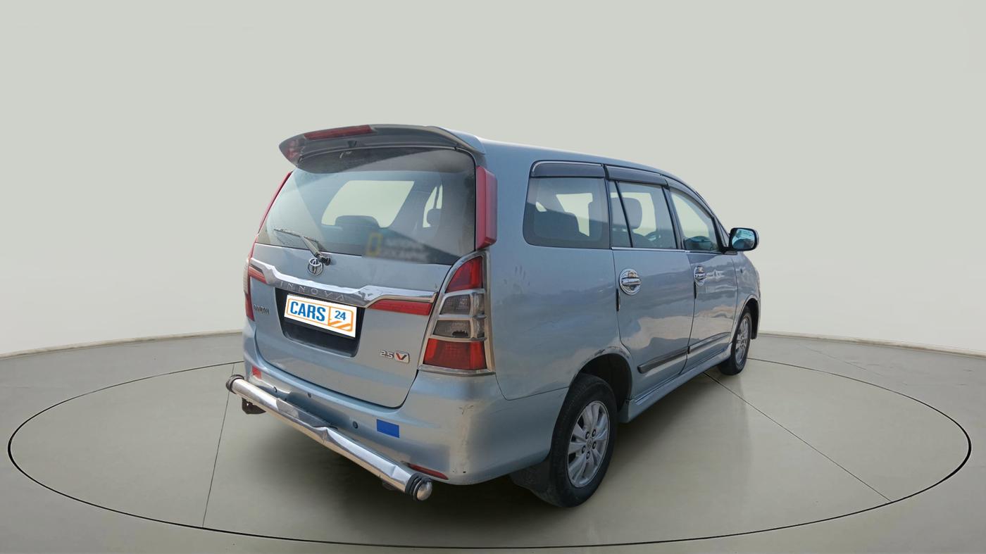 2011 Toyota Innova V 2.5 8 STR, Diesel, Manual, 1,66,675 km, exterior