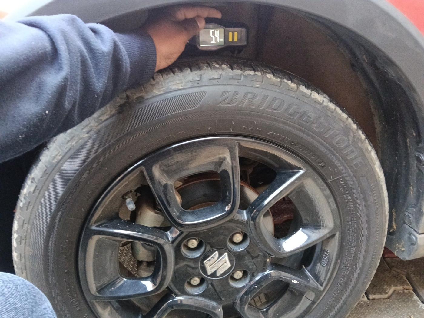 2018 Maruti IGNIS ALPHA 1.2 AMT DUAL TONE, Petrol, Automatic, 12,347 km, tyre