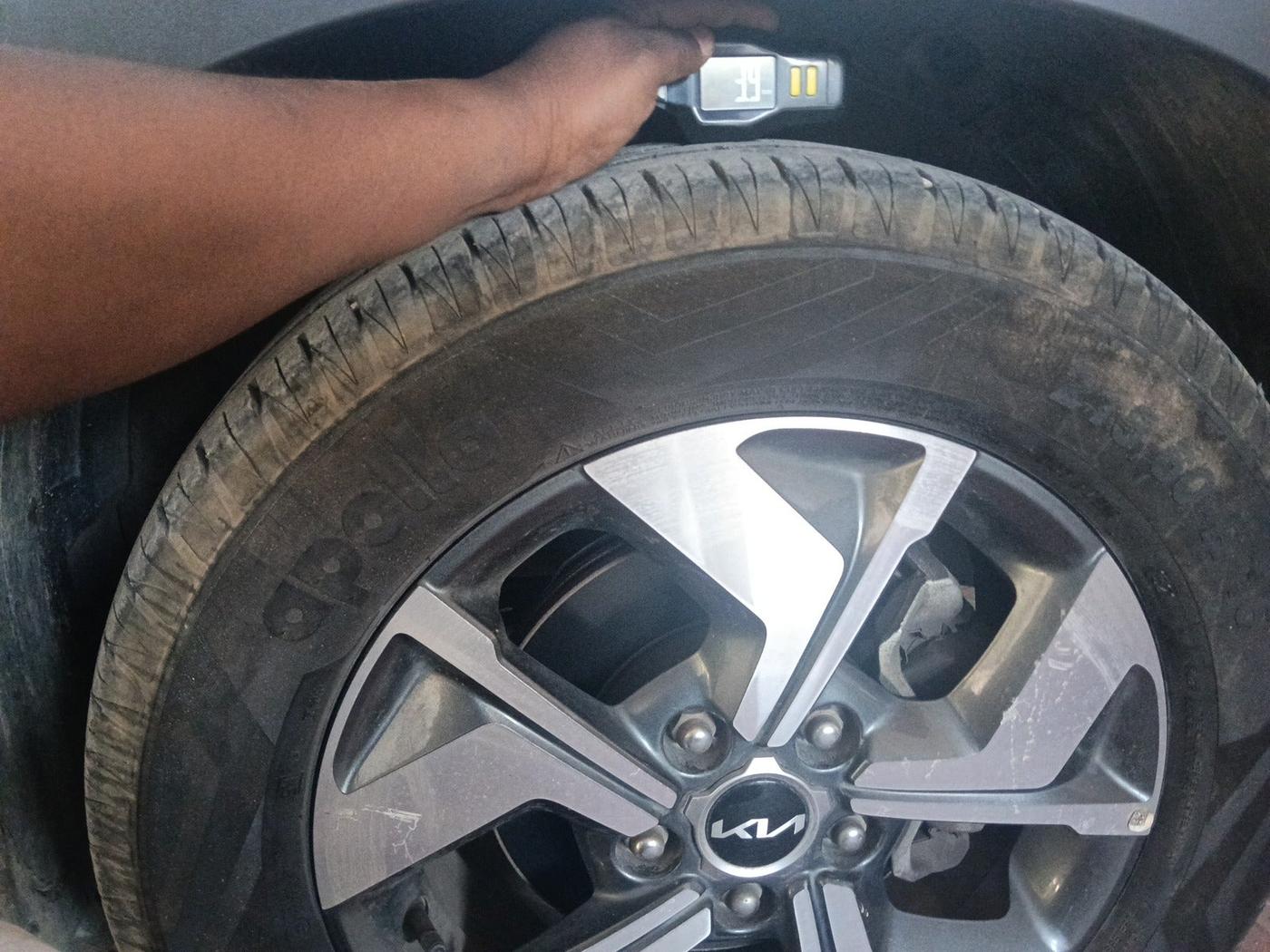 2021 KIA SONET HTX 1.5, Diesel, Manual, 27,893 km, tyre