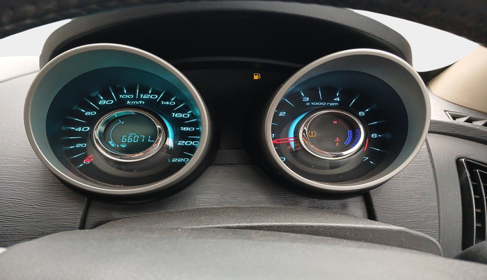 2015 Mahindra XUV500 W10, Diesel, Manual, 66,071 km, interior