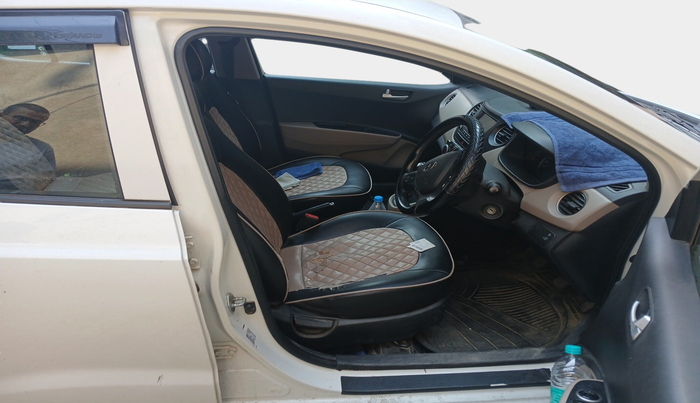 2017 Hyundai Grand i10 SPORTZ 1.2 KAPPA VTVT, Petrol, Manual, 1,22,736 km, interior