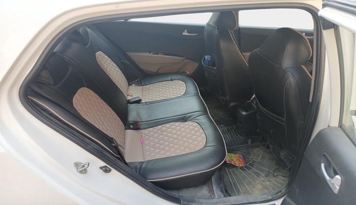 2017 Hyundai Grand i10 SPORTZ 1.2 KAPPA VTVT, Petrol, Manual, 1,22,736 km, interior