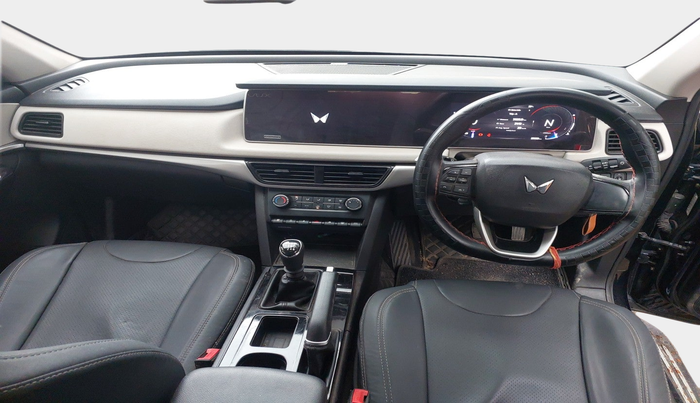 2023 Mahindra XUV700 AX 5 D MT 7 STR, Diesel, Manual, 25,632 km, interior