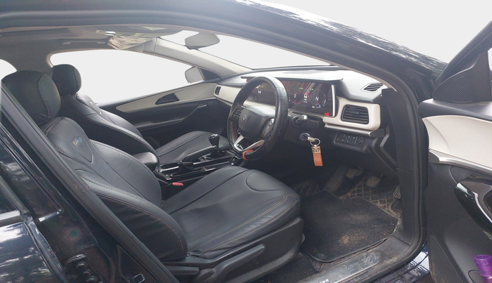 2023 Mahindra XUV700 AX 5 D MT 7 STR, Diesel, Manual, 25,632 km, interior