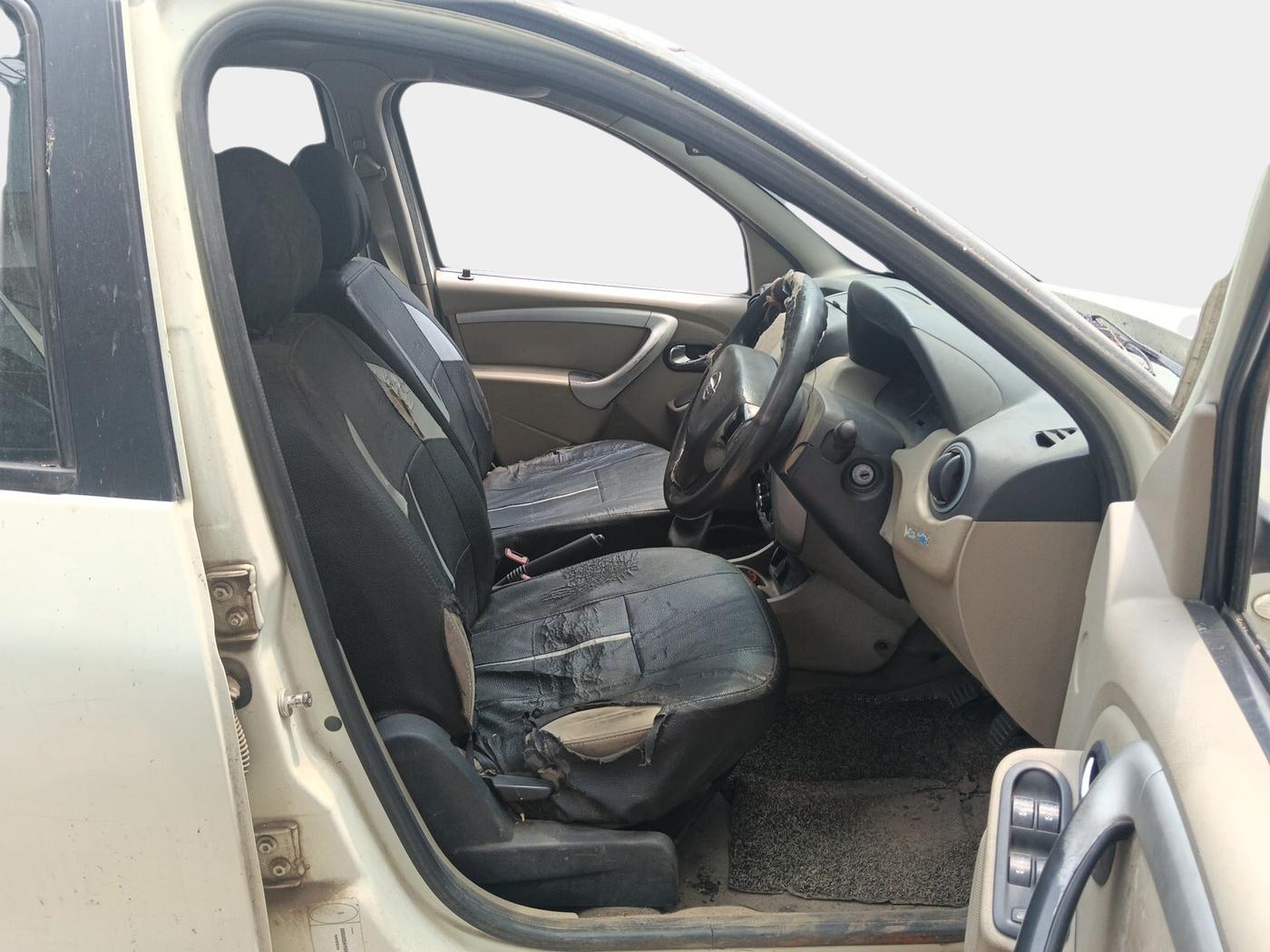 2014 Nissan Terrano XL (D), Diesel, Manual, 1,46,408 km, interior