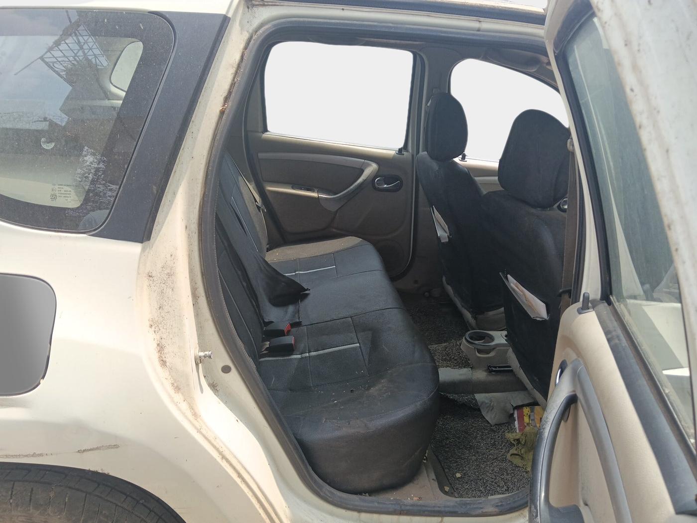 2014 Nissan Terrano XL (D), Diesel, Manual, 1,46,408 km, interior
