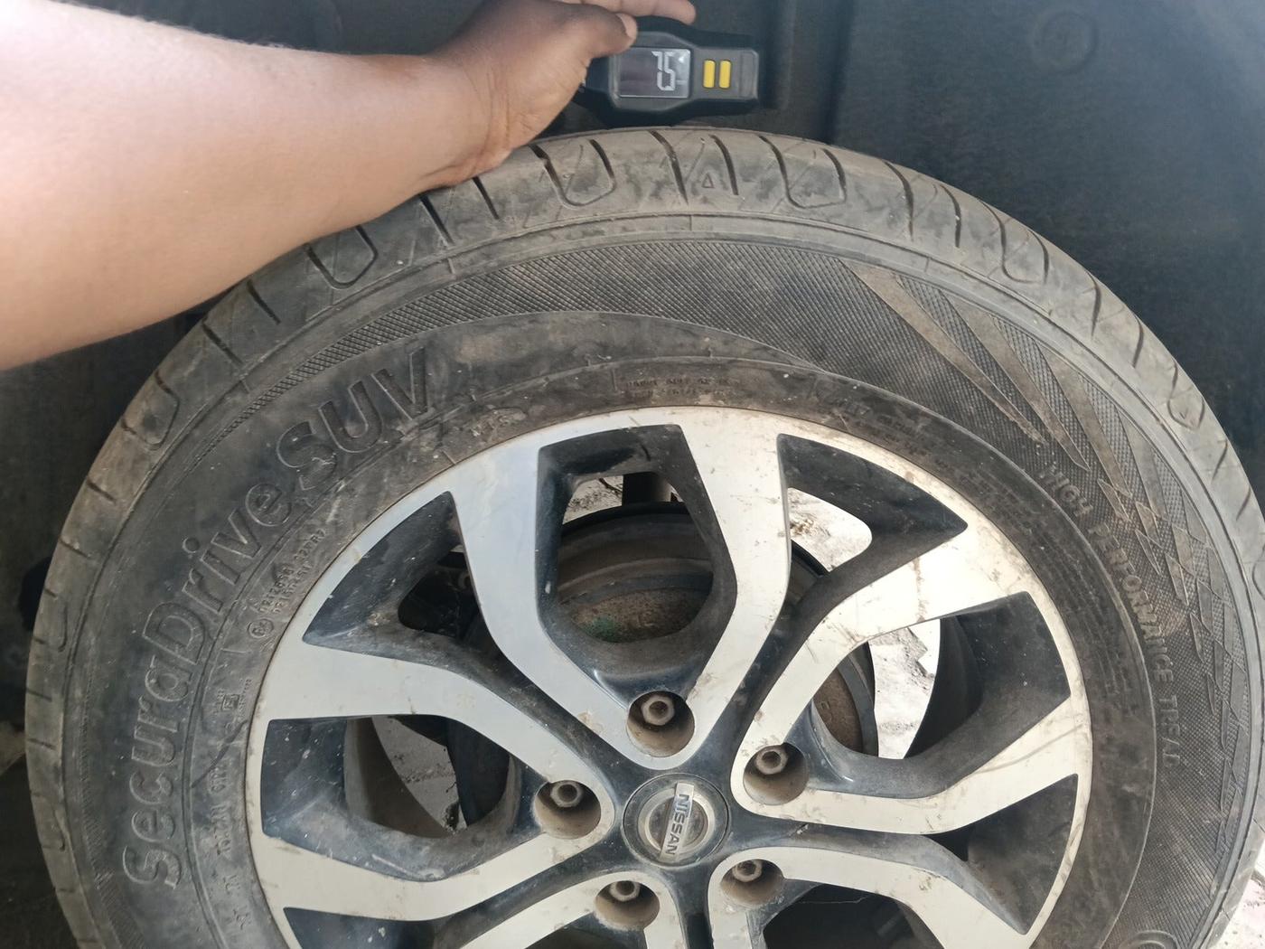 2014 Nissan Terrano XL (D), Diesel, Manual, 1,46,408 km, tyre