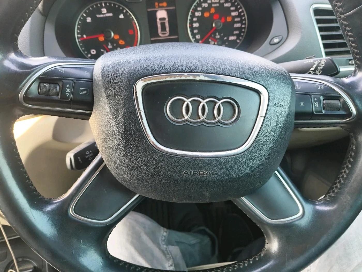 2015 Audi Q3 2.0 TDI PREMIUM, Diesel, Automatic, 96,716 km, interior