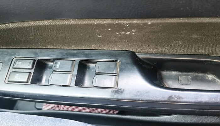 2013 Maruti Swift VXI, Petrol, Manual, 74,258 km, interior