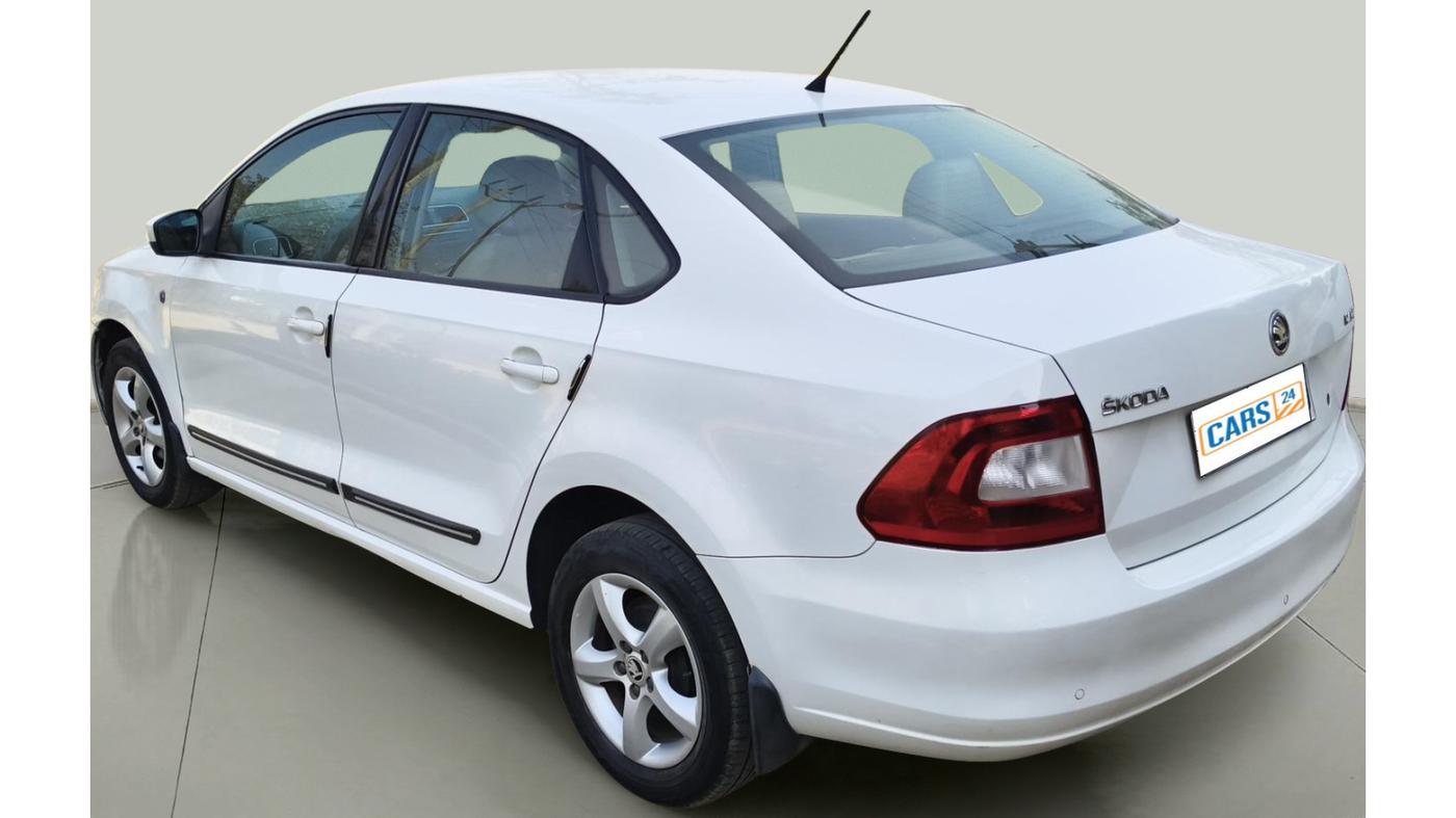 2014 Skoda Rapid ELEGANCE 1.6 TDI CR MT, Diesel, Manual, 81,965 km, exterior