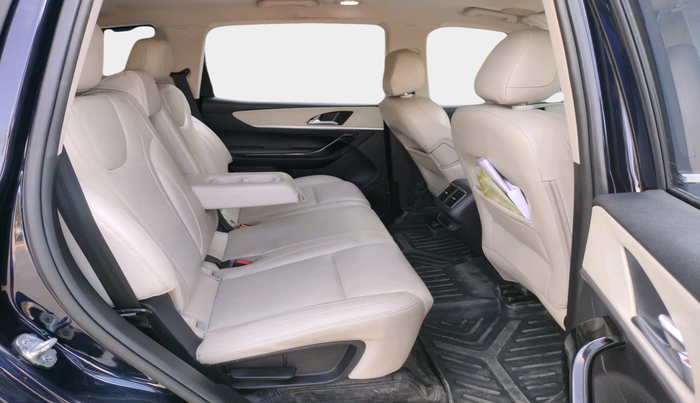 2024 Mahindra XUV700 AX 7 LUXURY D MT 7 STR, Diesel, Manual, 53,433 km, interior