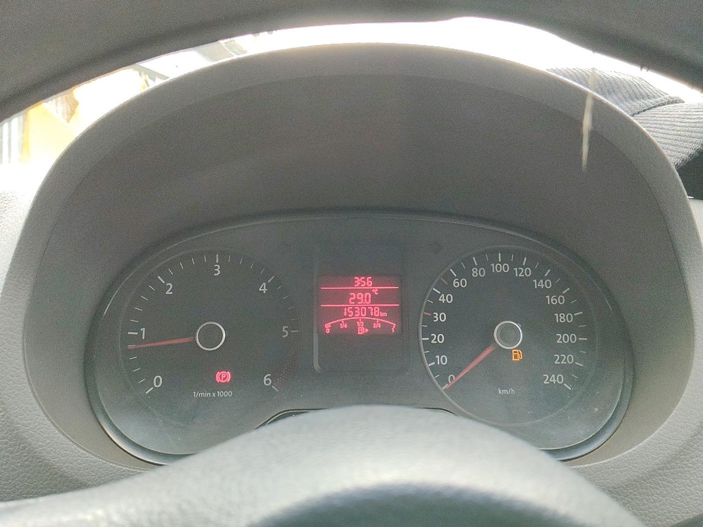 2012 Volkswagen Vento TRENDLINE DIESEL 1.6, Diesel, Manual, 1,53,198 km, interior