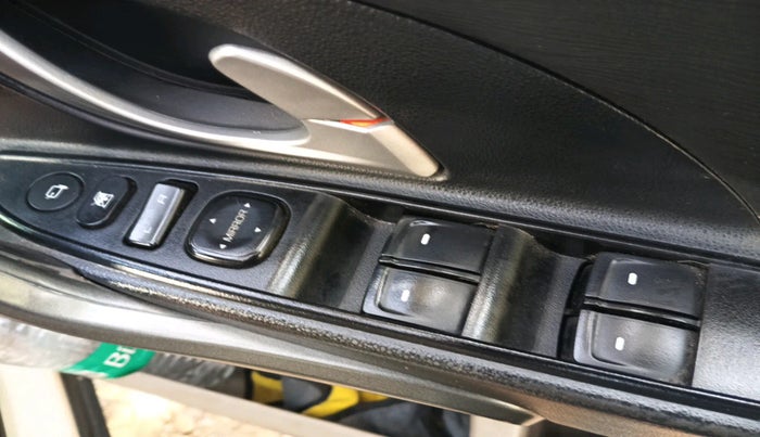 2017 Mahindra XUV500 W6 AT 1.99, Diesel, Automatic, 1,39,086 km, interior