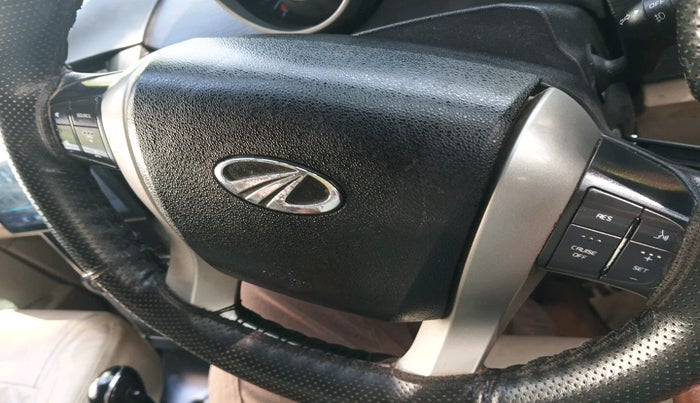 2017 Mahindra XUV500 W6 AT 1.99, Diesel, Automatic, 1,39,086 km, interior