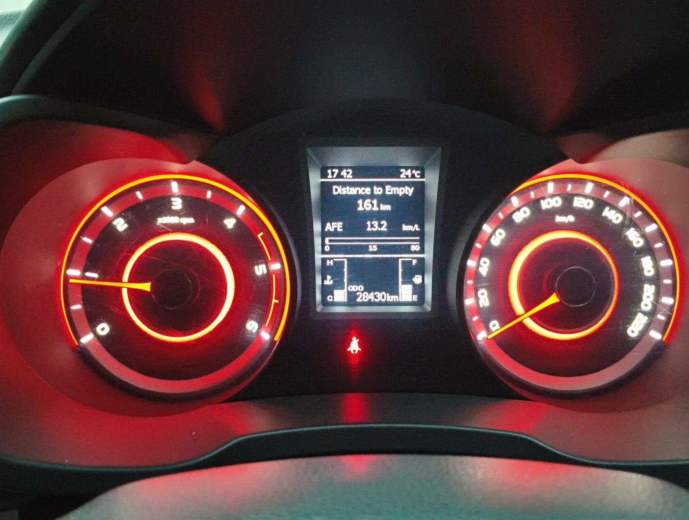 2019 Mahindra XUV300 W8 1.5 DIESEL, Diesel, Manual, 28,430 km, interior