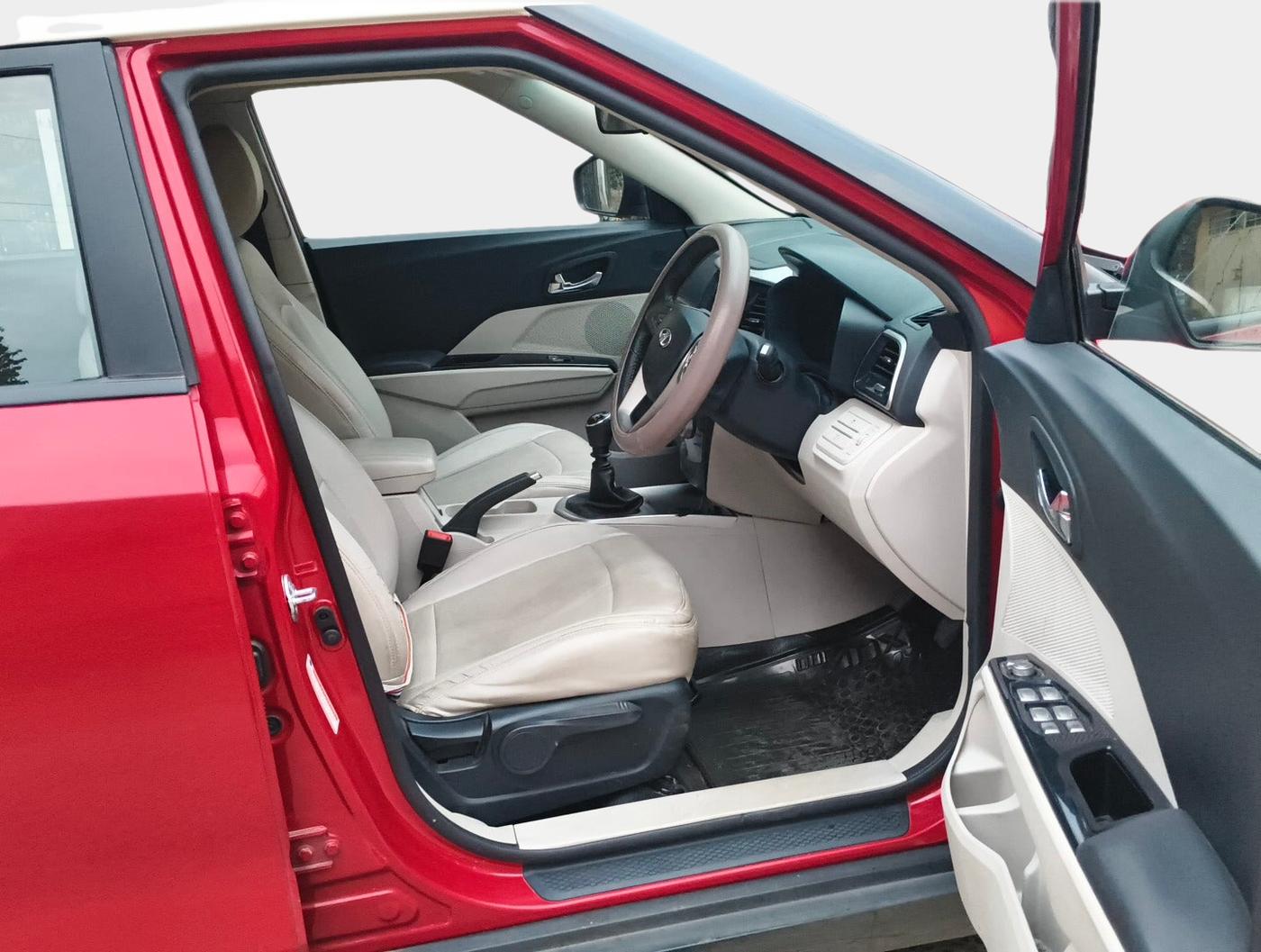 2019 Mahindra XUV300 W8 1.5 DIESEL, Diesel, Manual, 28,430 km, interior